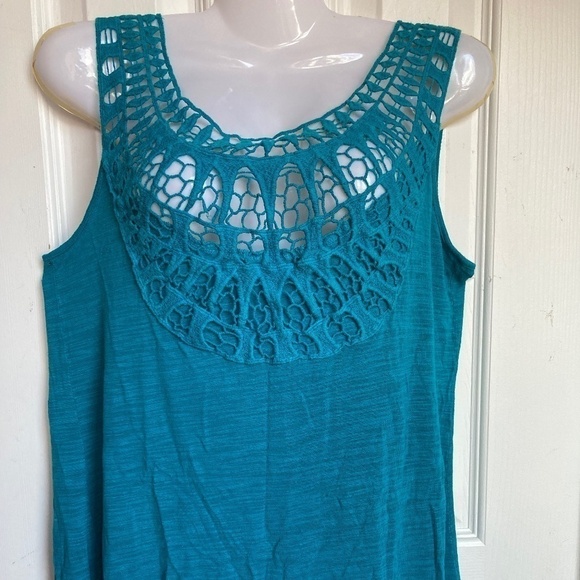 Turquoise tank with lace size Large - - Picture 1 of 6